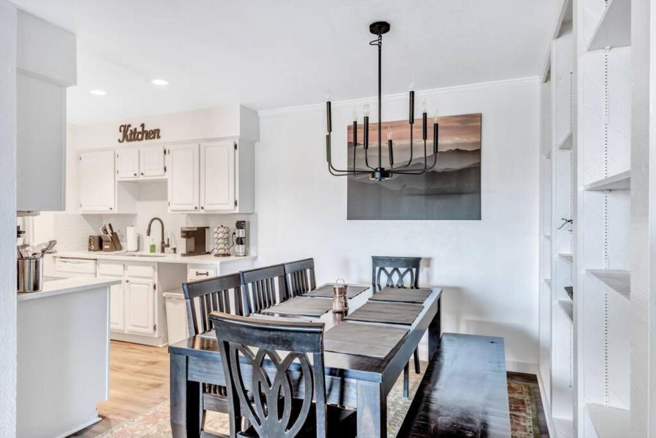 Modern Designed, Lakefront Home In ガーランド エクステリア 写真